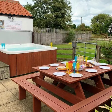 Manor Farm Holiday Cottages Reighton Exterior photo